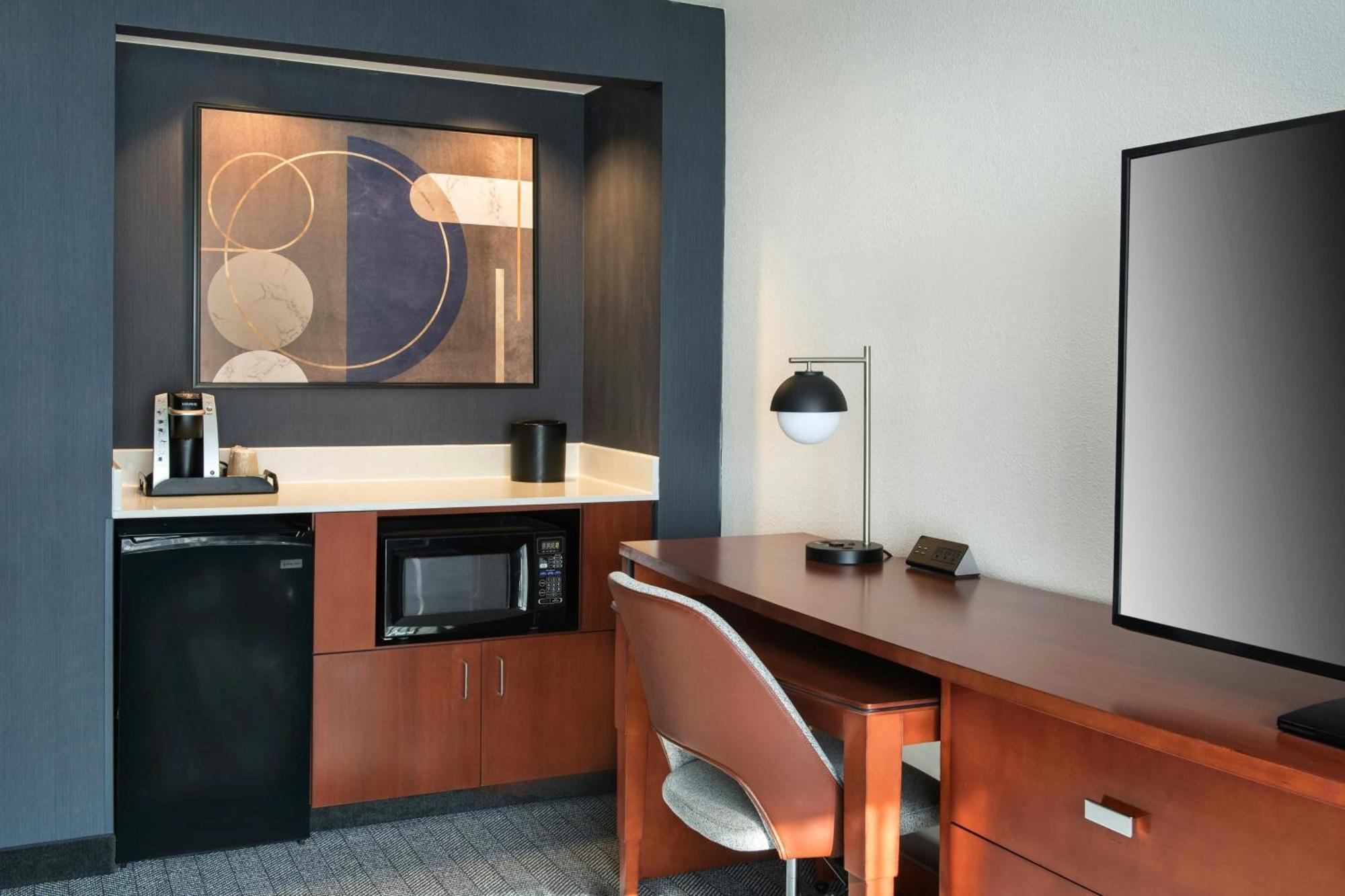 Courtyard By Marriott Silver Spring North/White Oak Экстерьер фото